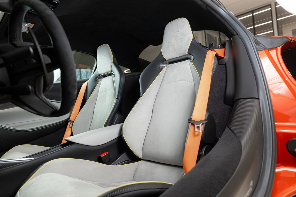 McLaren Artura 2024