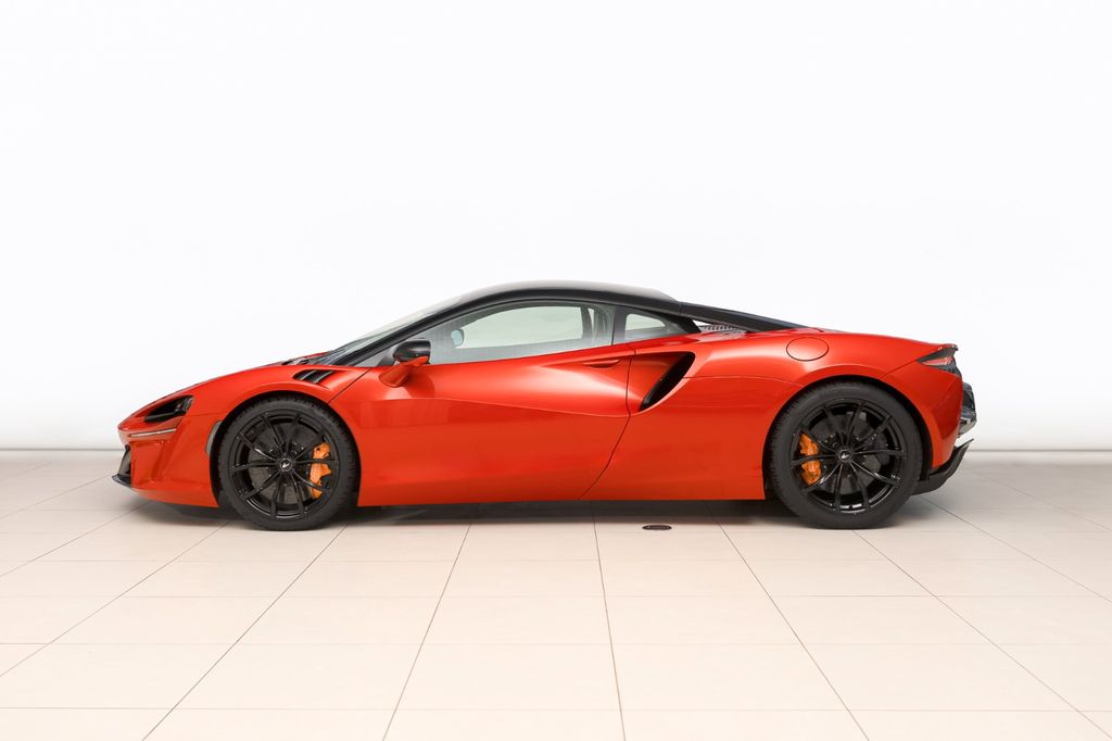 McLaren Artura 2024