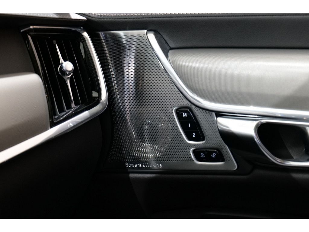 Volvo S90 2025