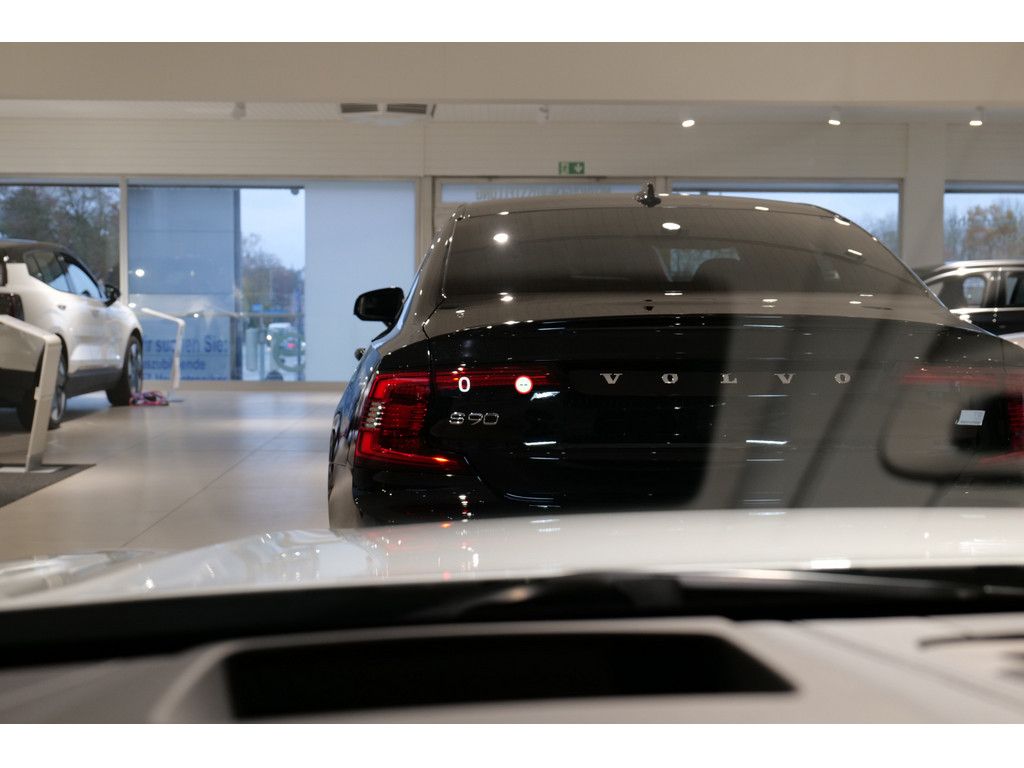 Volvo S90 2025