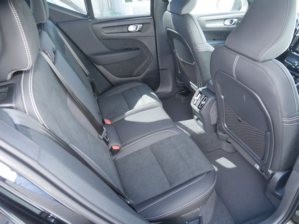 Volvo EX40 2025