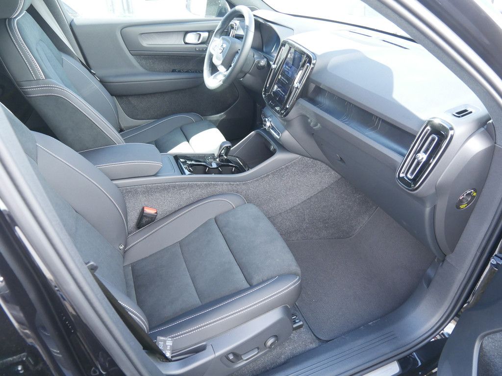 Volvo EX40 2025