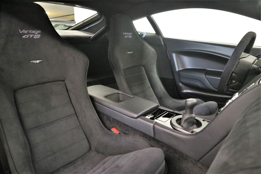 Aston Martin V8 Vantage 2018