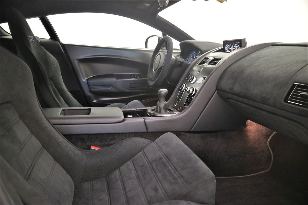 Aston Martin V8 Vantage 2018