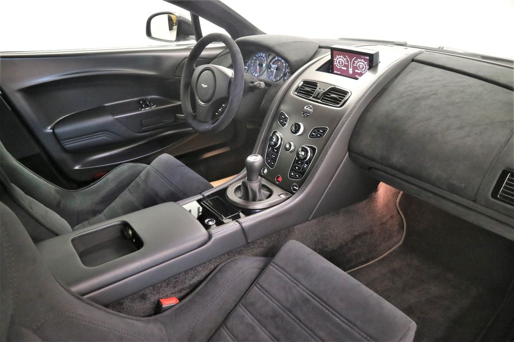 Aston Martin V8 Vantage 2018