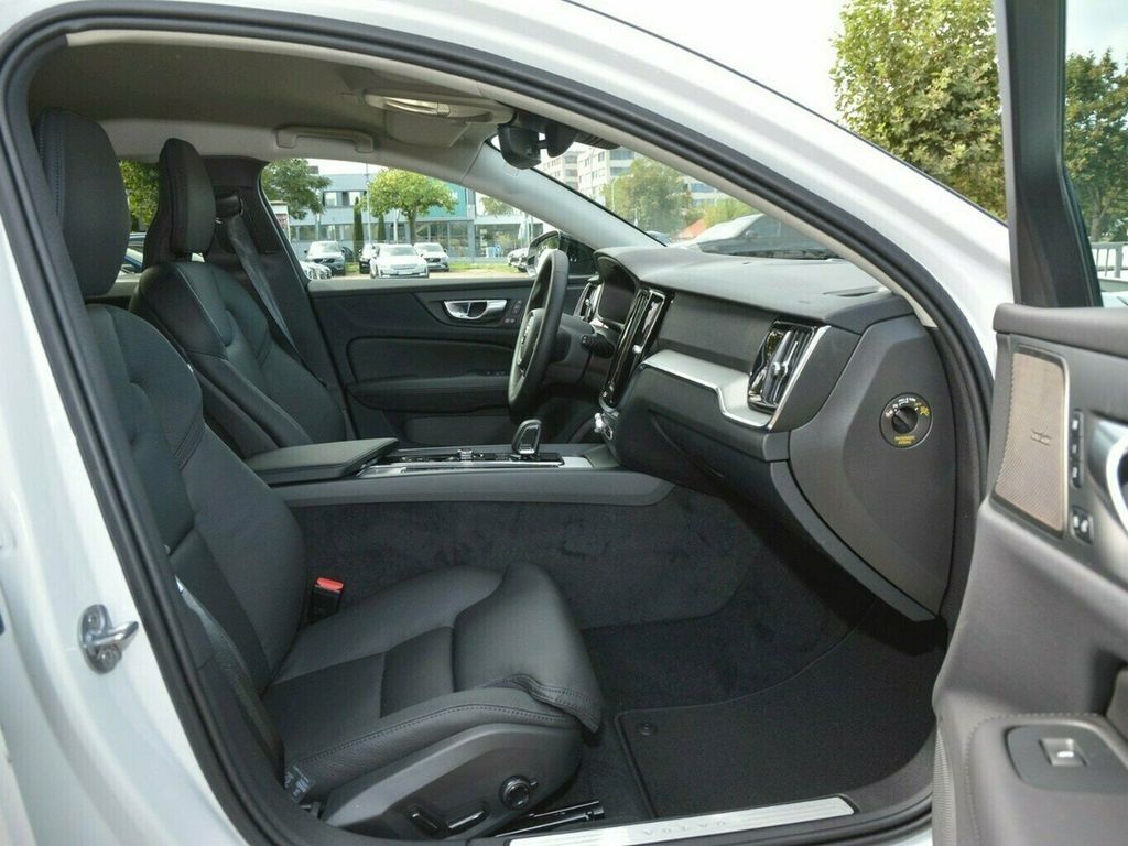 Volvo V60 2023