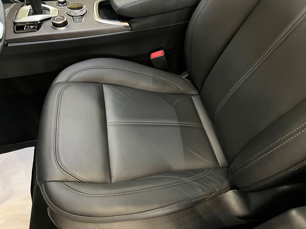 Alfa Romeo Stelvio 2023