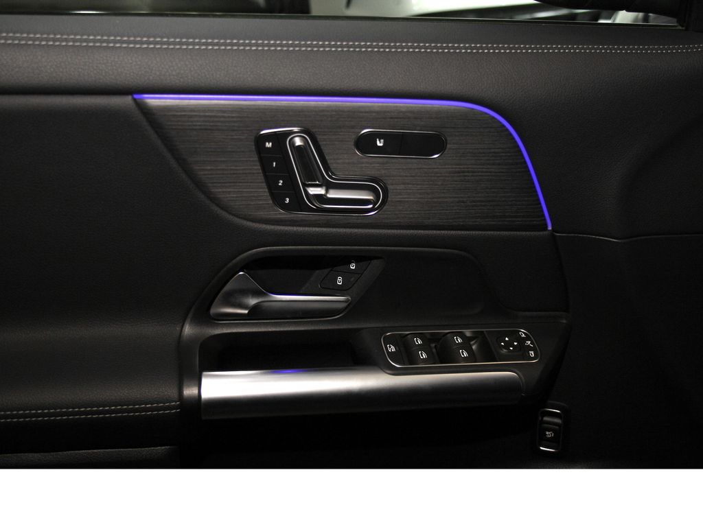 Mercedes-Benz GLA 200 2023