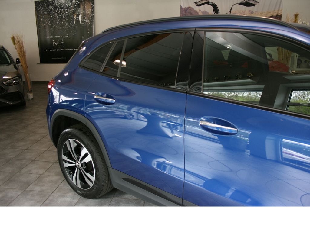 Mercedes-Benz GLA 200 2023