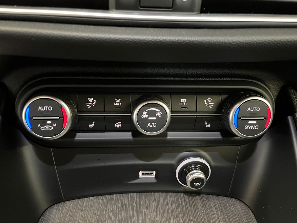 Alfa Romeo Stelvio 2023