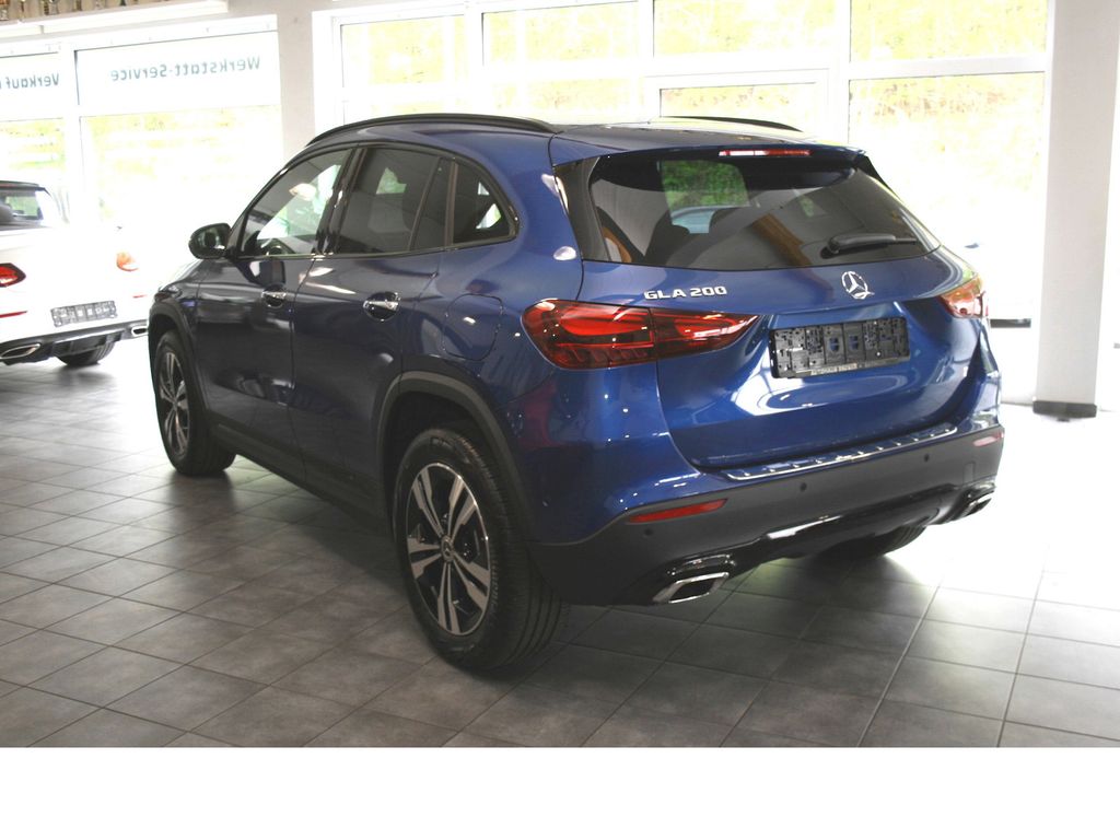 Mercedes-Benz GLA 200 2023