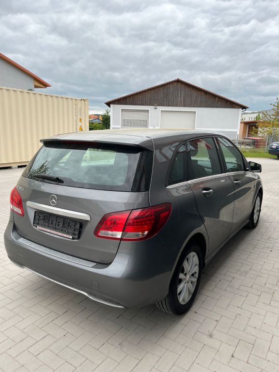 Mercedes-Benz B 180 2015