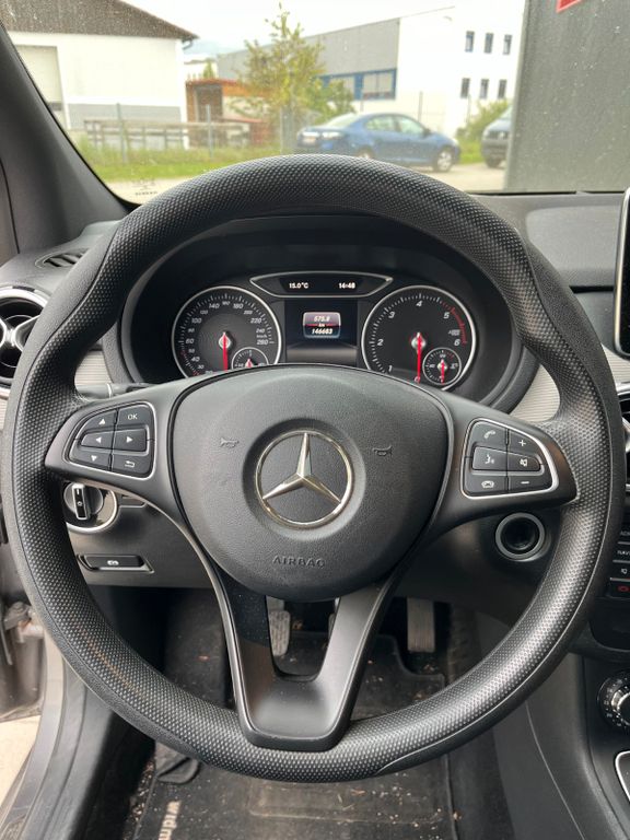 Mercedes-Benz B 180 2015