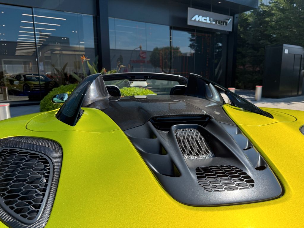 McLaren Artura 2025