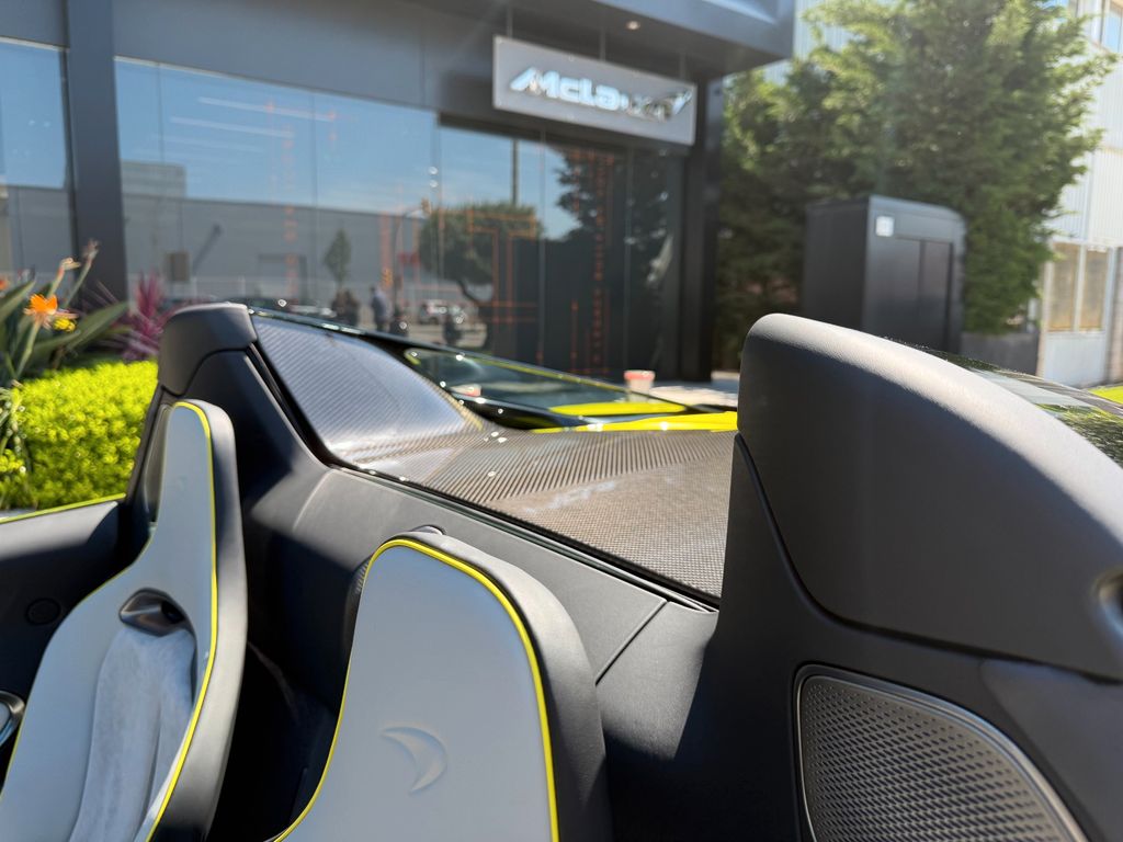 McLaren Artura 2025