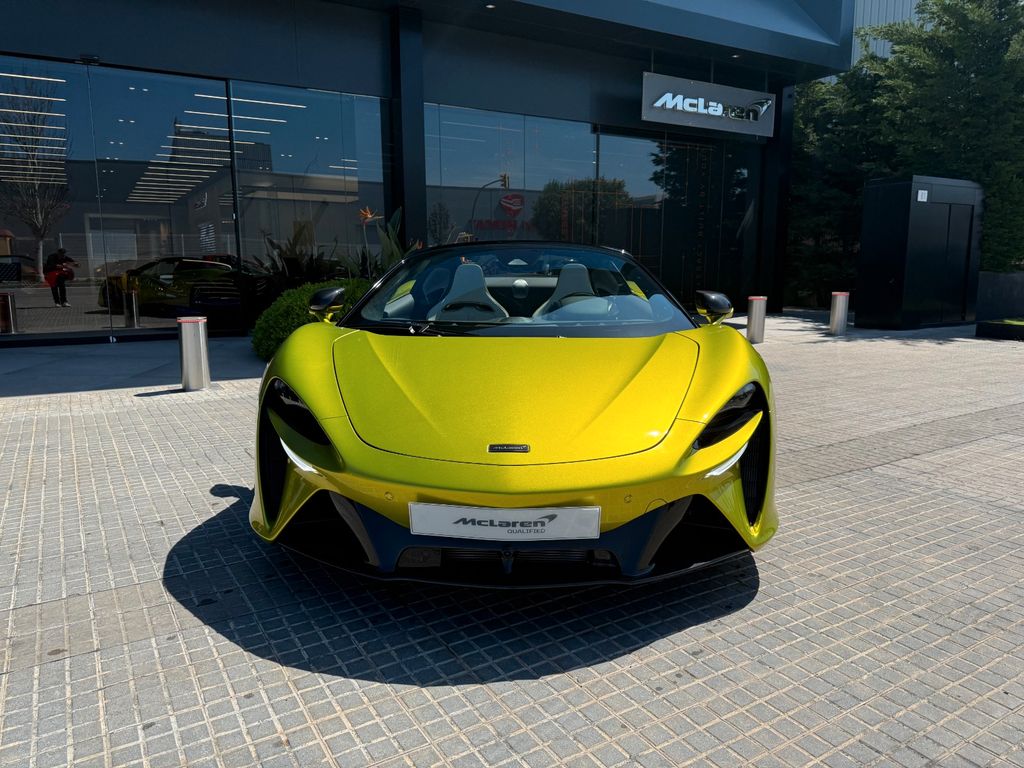 McLaren Artura 2025