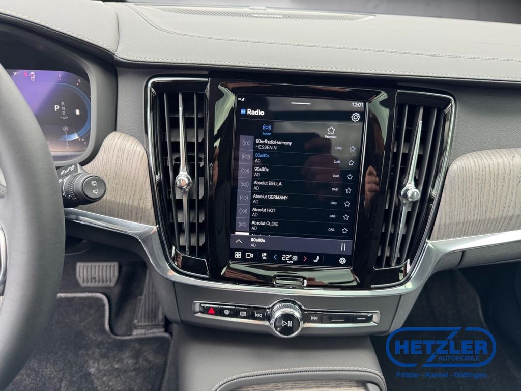 Volvo V90 2025