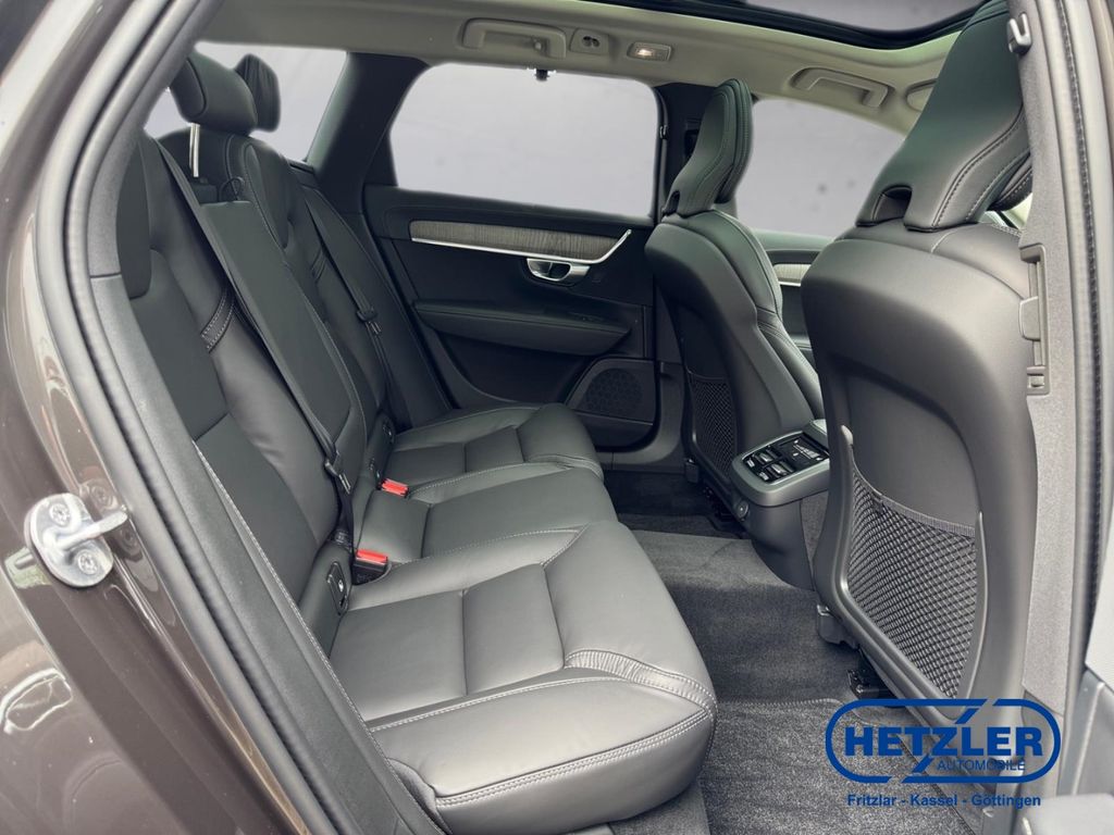 Volvo V90 2025