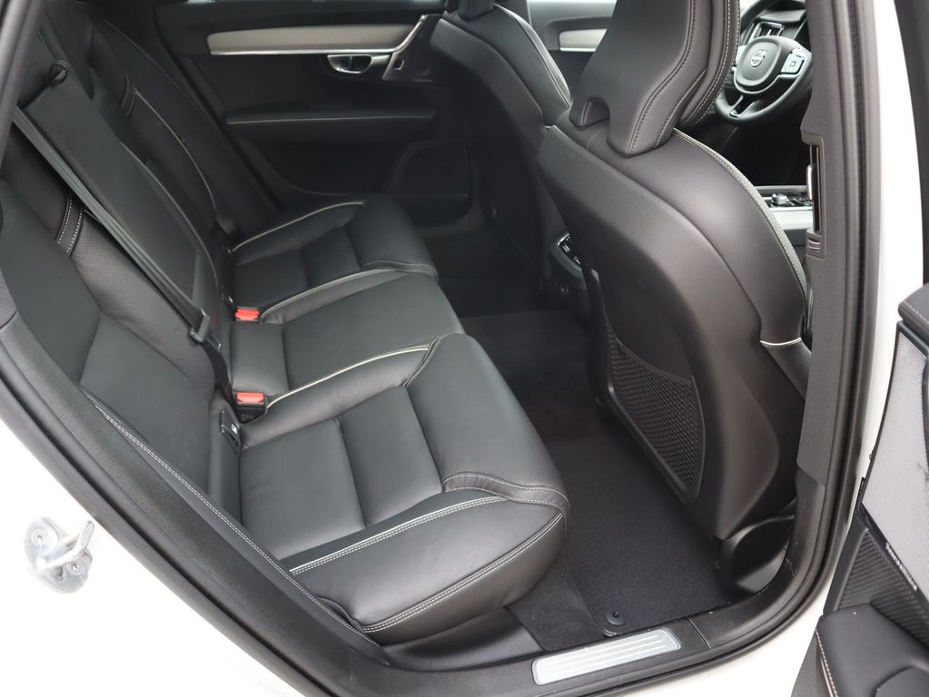 Volvo V90 Cross Country 2023