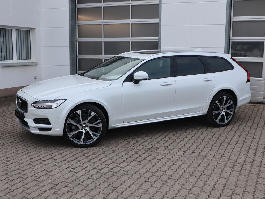 Volvo V90 Cross Country 2023