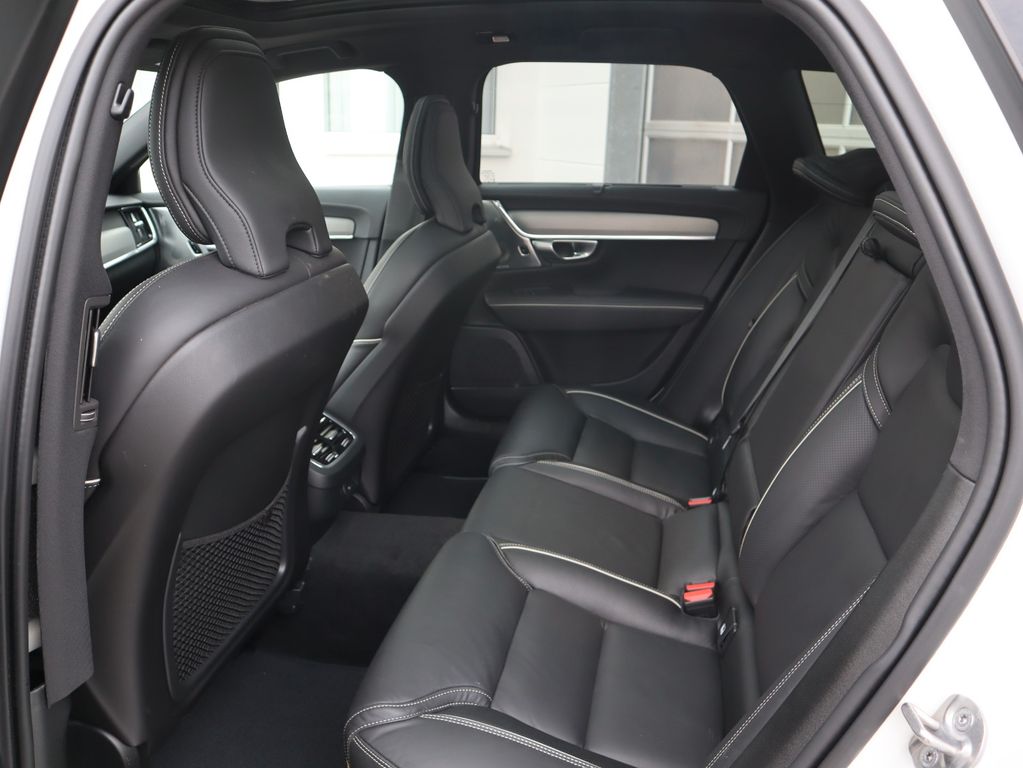 Volvo V90 Cross Country 2023