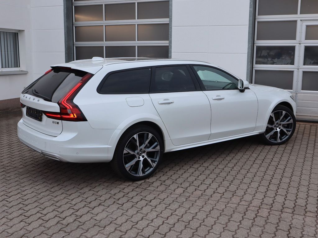 Volvo V90 Cross Country 2023