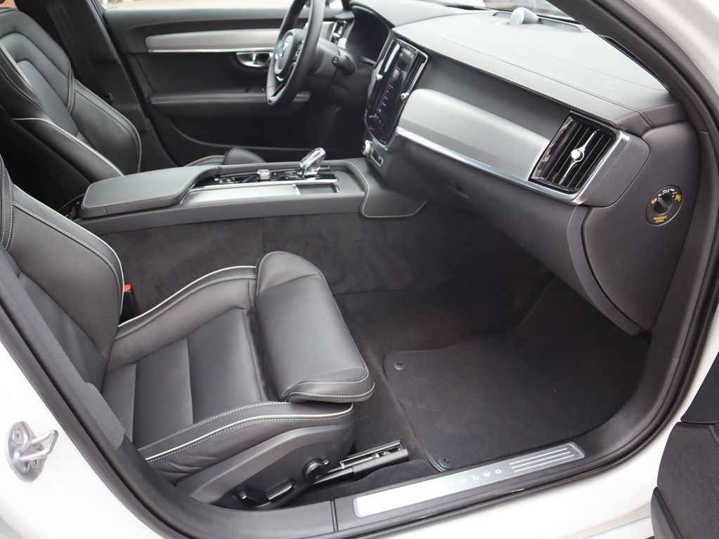 Volvo V90 Cross Country 2023