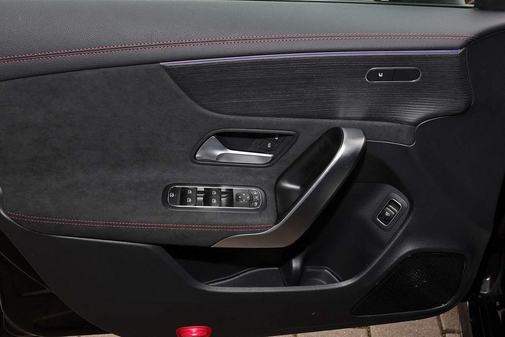 Mercedes-Benz CLA 200 2025