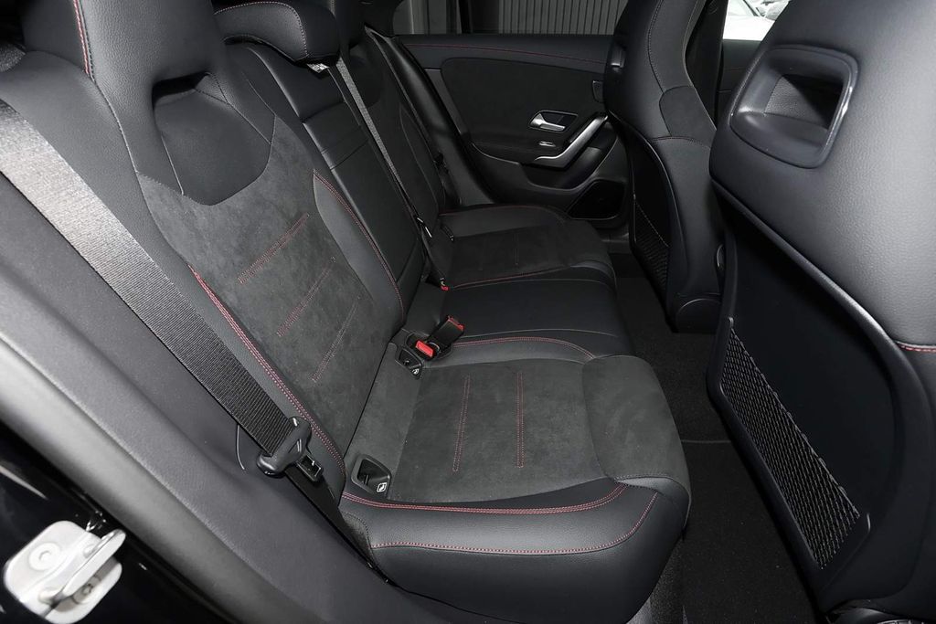 Mercedes-Benz CLA 200 2025