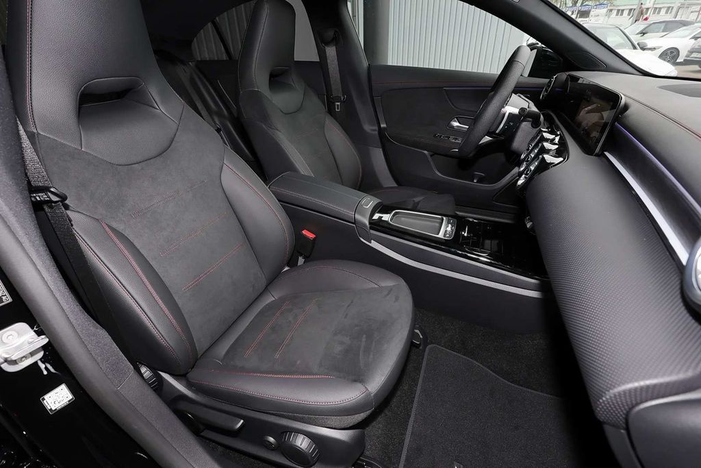 Mercedes-Benz CLA 200 2025