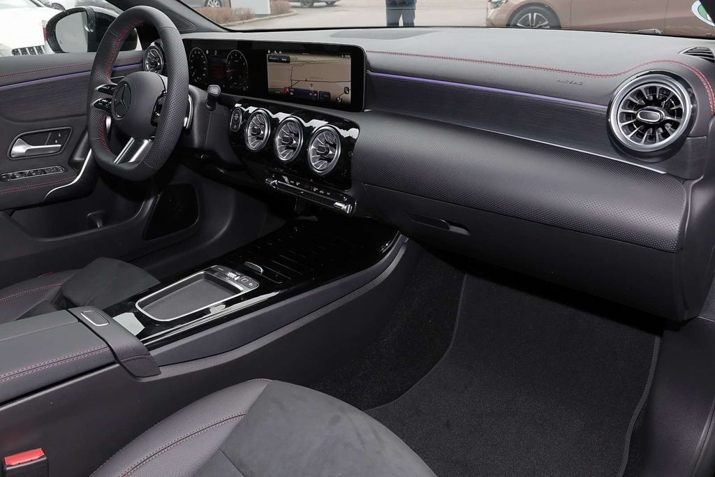 Mercedes-Benz CLA 200 2025