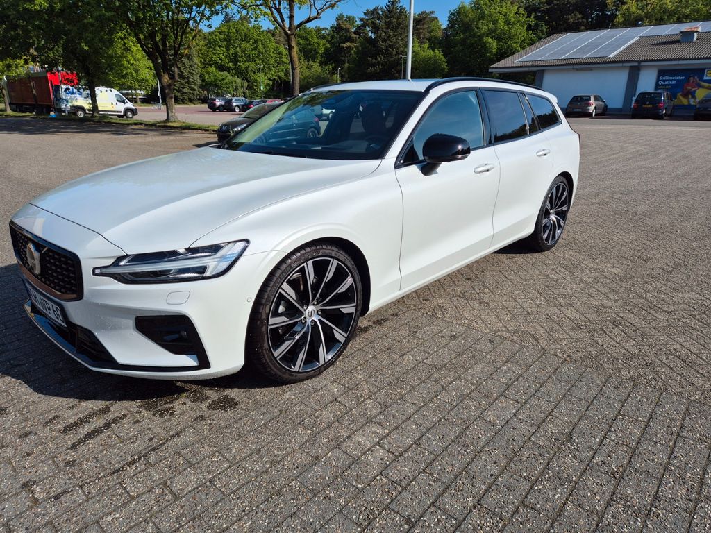 Volvo V60 2024