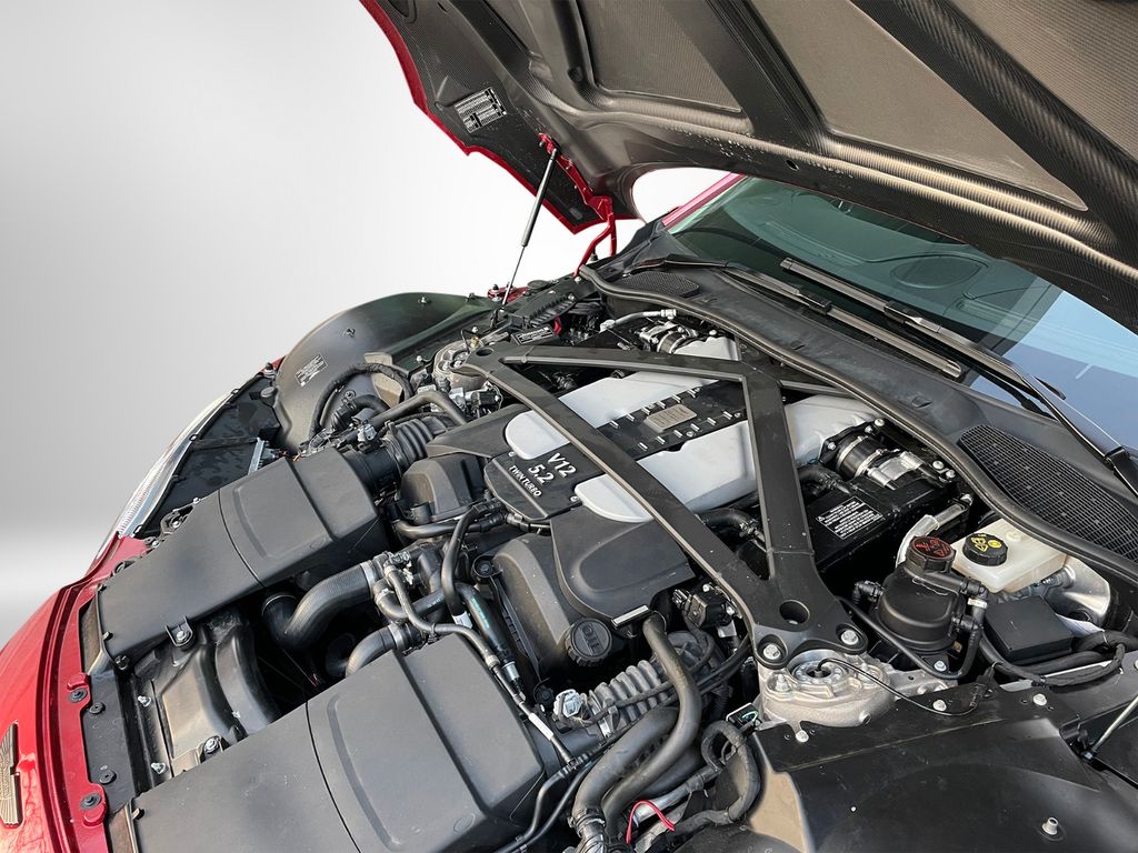 Aston Martin V12 Vantage 2022