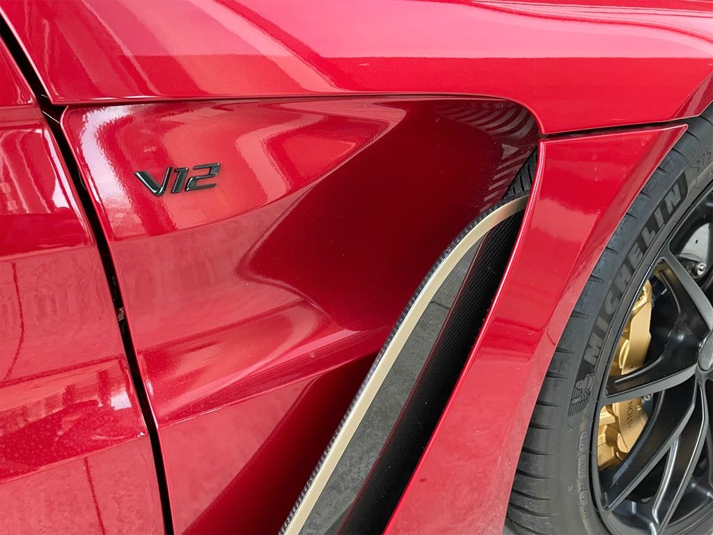 Aston Martin V12 Vantage 2022