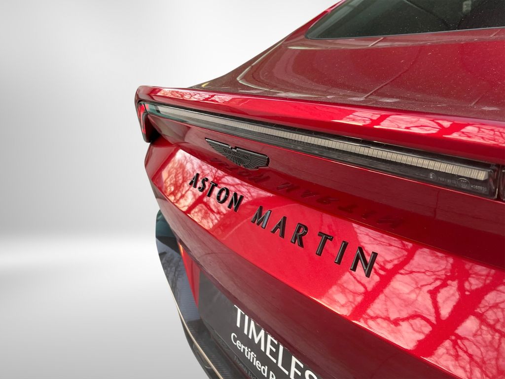 Aston Martin V12 Vantage 2022