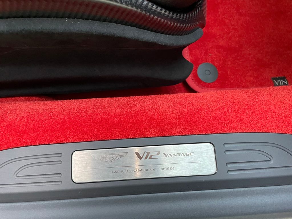 Aston Martin V12 Vantage 2022