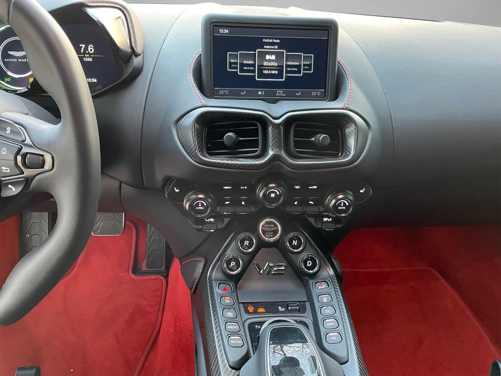 Aston Martin V12 Vantage 2022