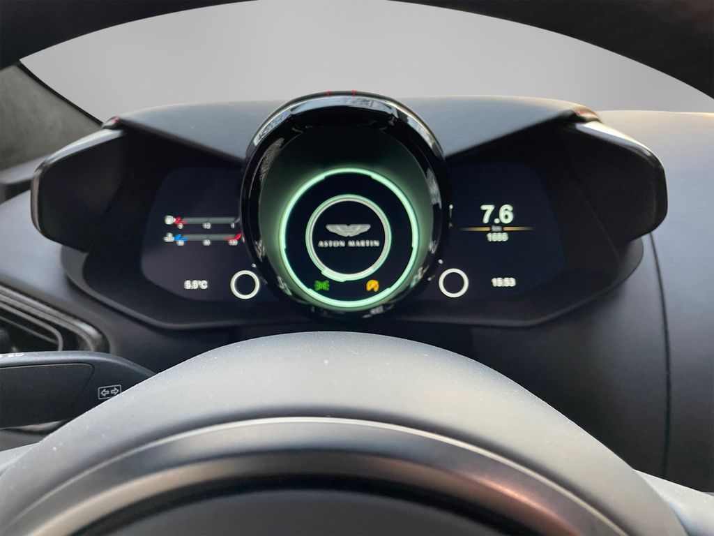 Aston Martin V12 Vantage 2022