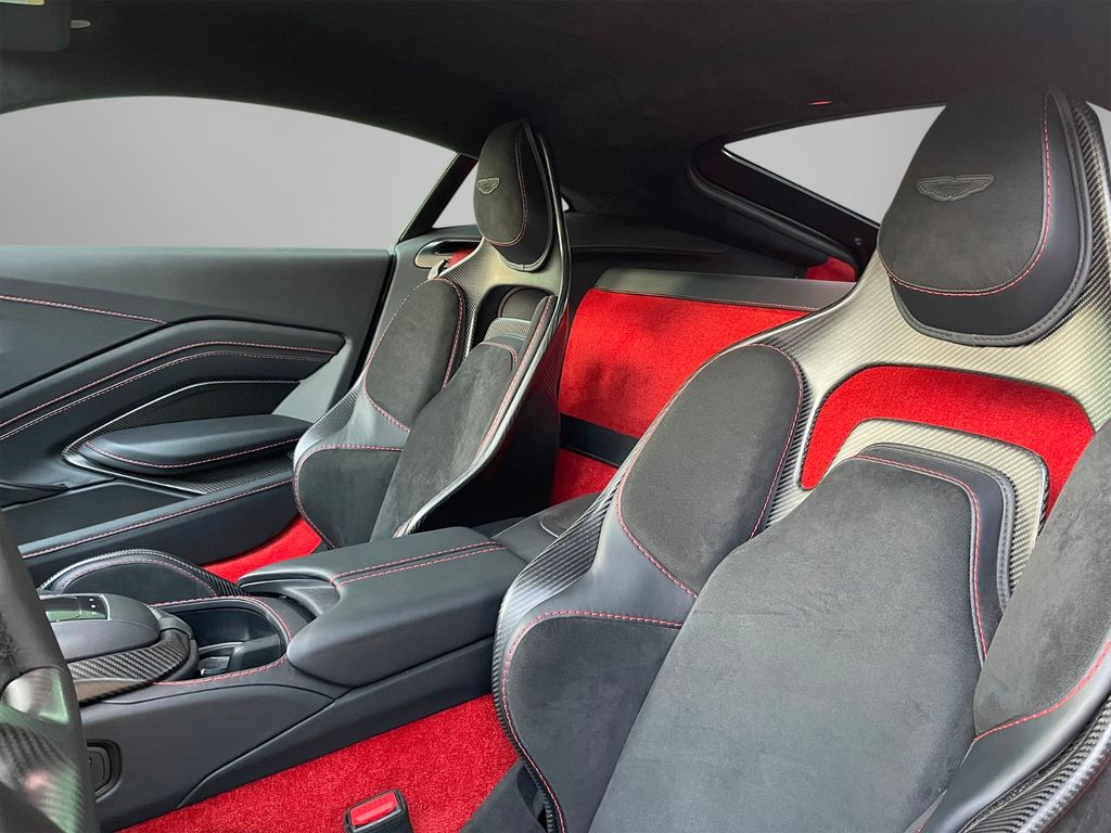 Aston Martin V12 Vantage 2022