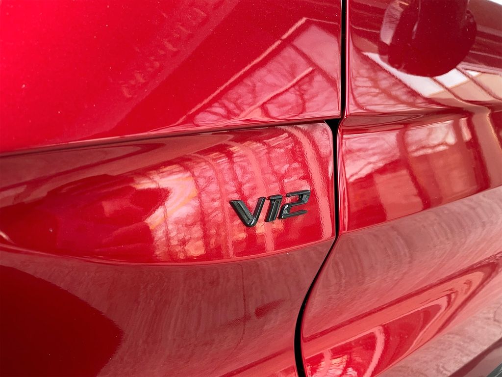 Aston Martin V12 Vantage 2022