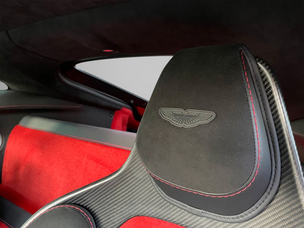 Aston Martin V12 Vantage 2022