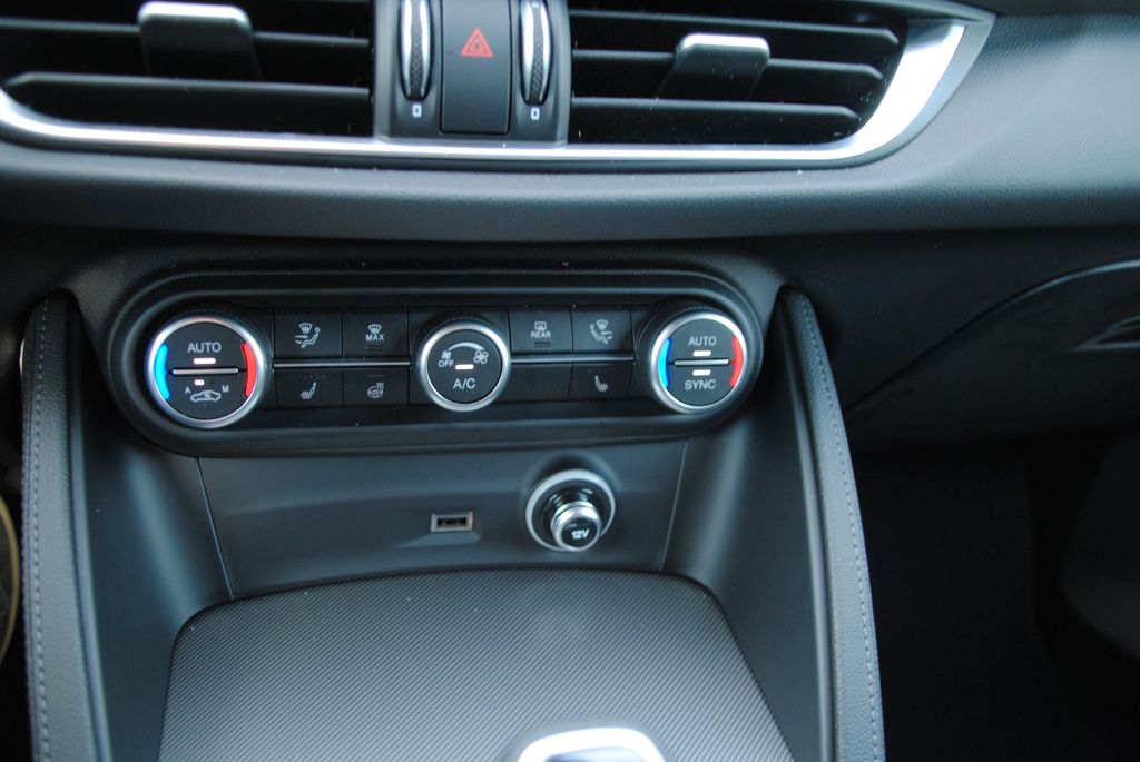 Alfa Romeo Stelvio 2025