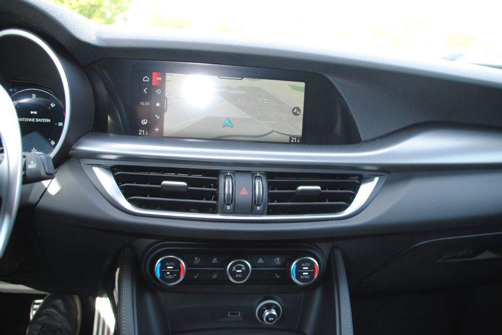 Alfa Romeo Stelvio 2025