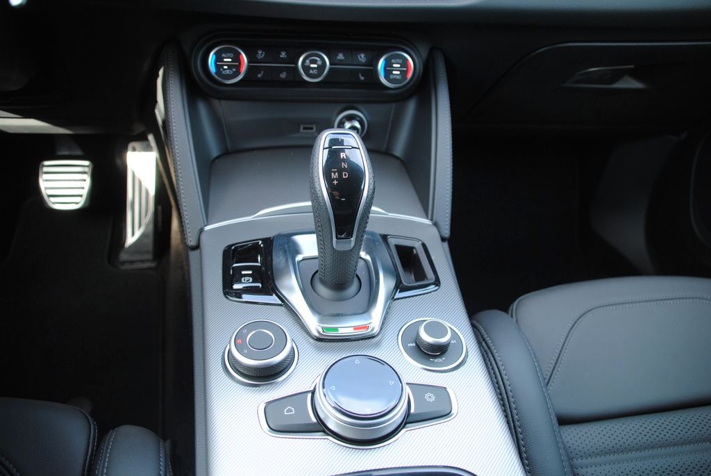 Alfa Romeo Stelvio 2025