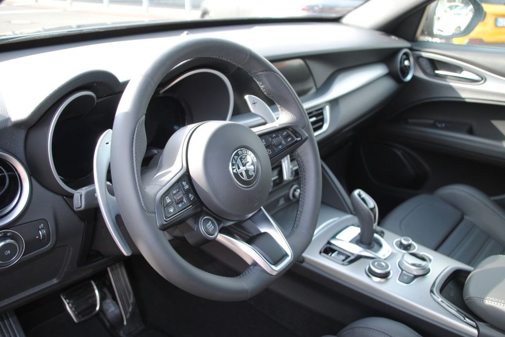 Alfa Romeo Stelvio 2025