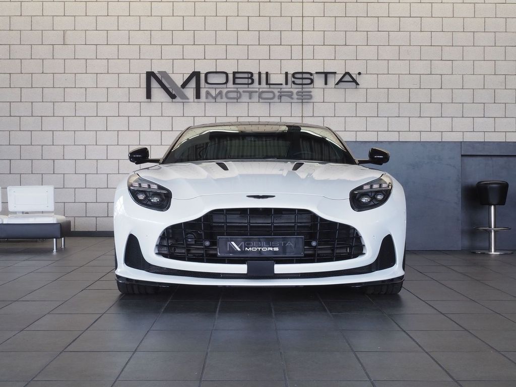 Aston Martin DB12 2024