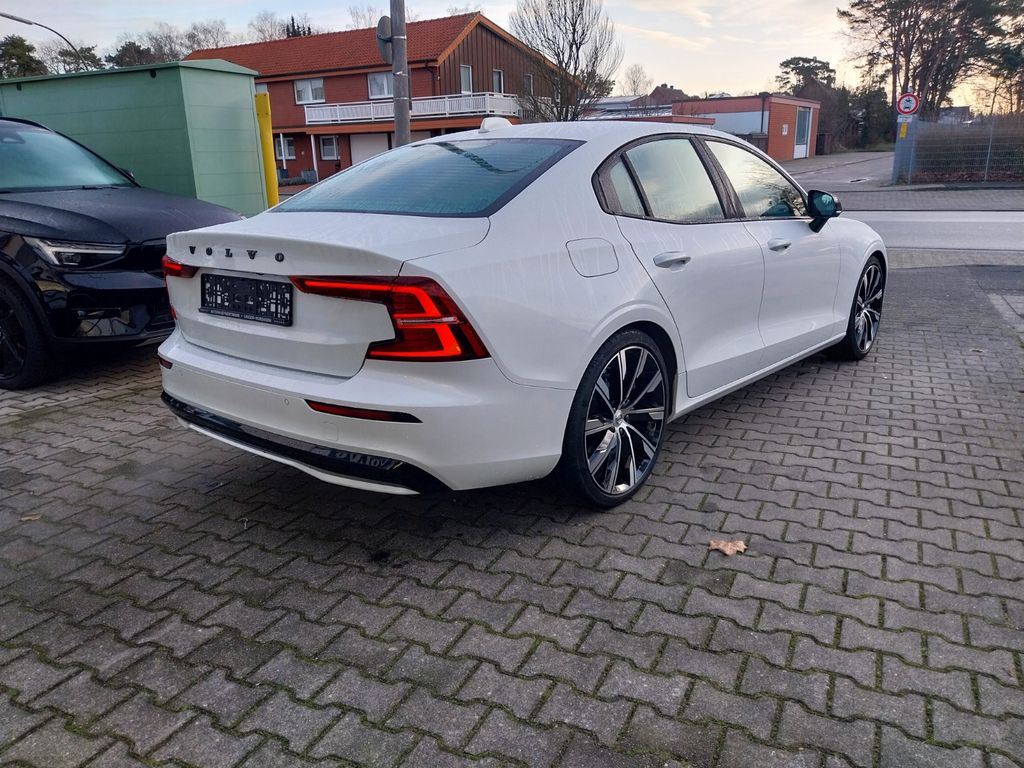 Volvo S60 2023