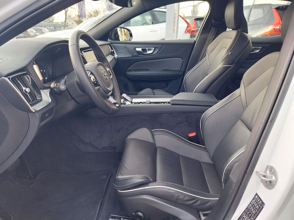 Volvo S60 2023