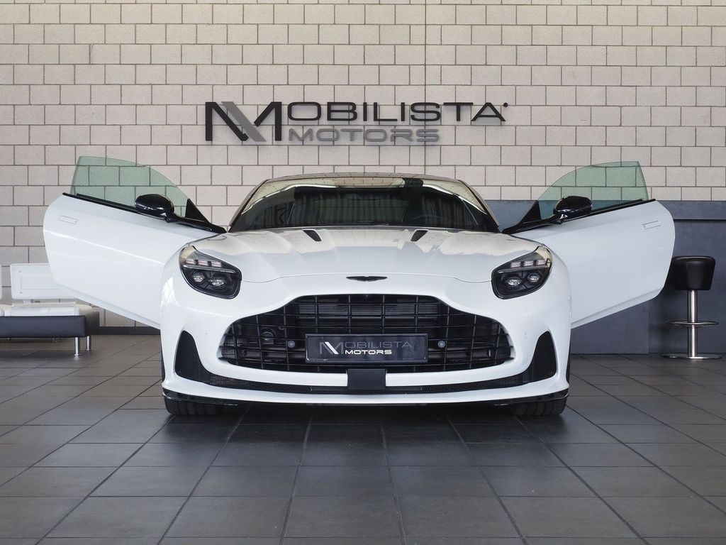 Aston Martin DB12 2024