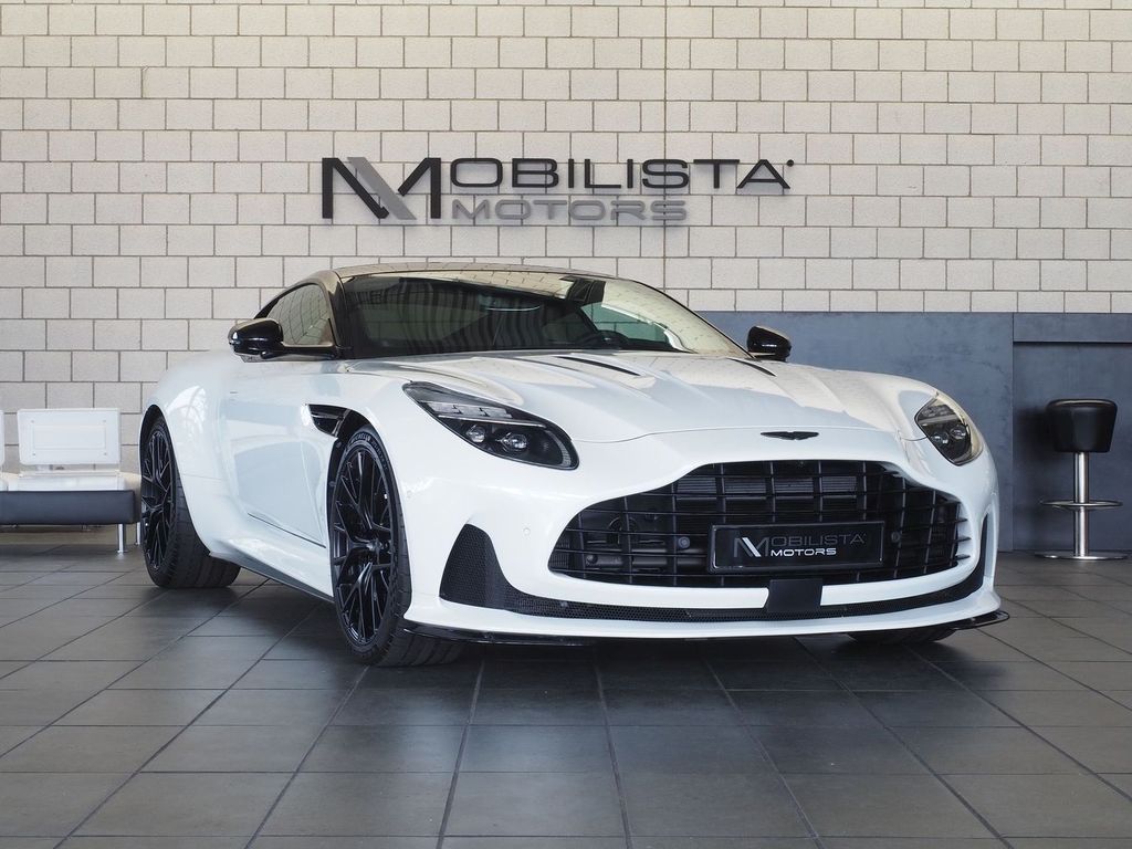 Aston Martin DB12 2024